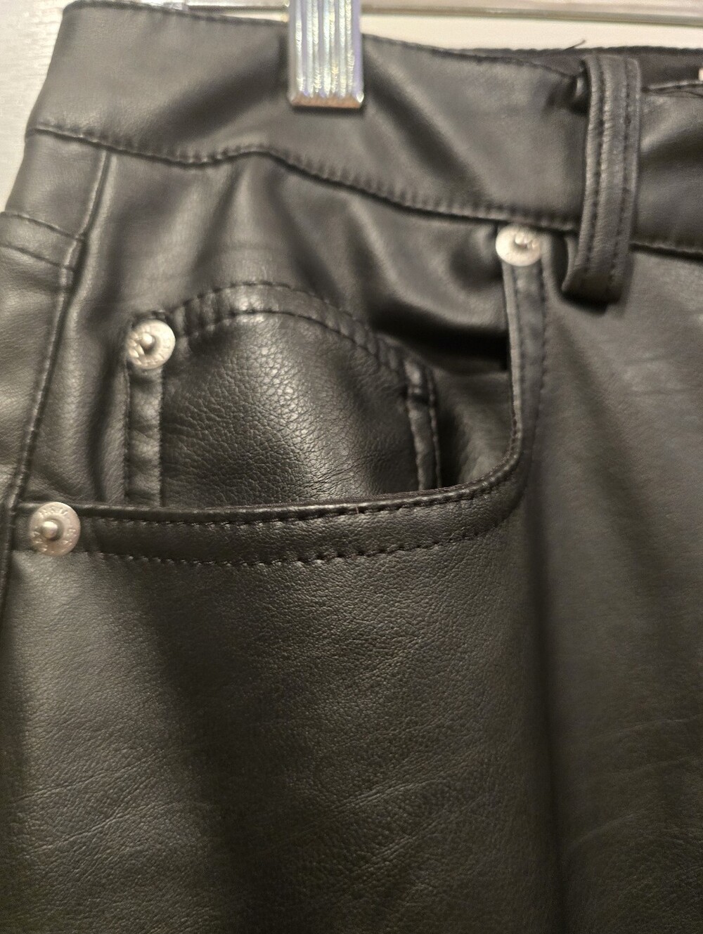 H&M Women's Coated Trousers Creating A Faux Leather Look. Very Soft. US Size 8 - Picture 7 of 12